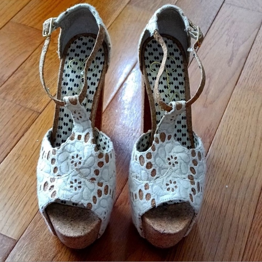 Elegant Cream Peep-Toe Platform Sandals